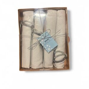 Silver Glitter napkins with napkin rings. Nwt